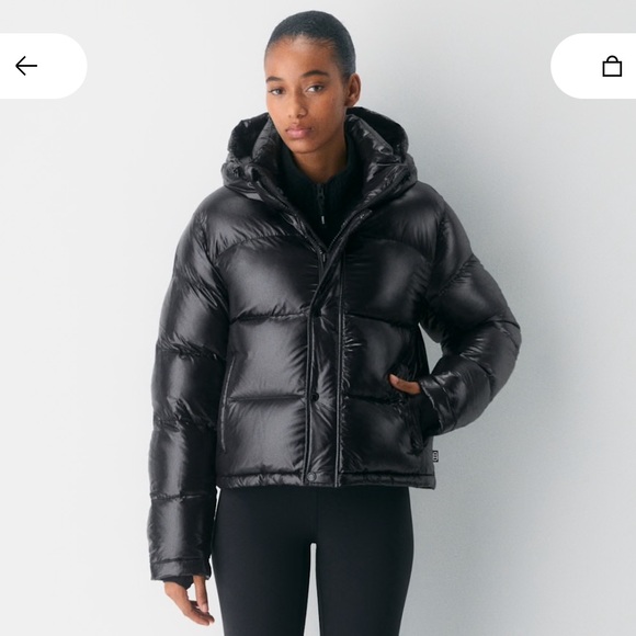 Super Puff Shorty Puffer w Hood - Black Gloss - Aritzia - Picture 7 of 10